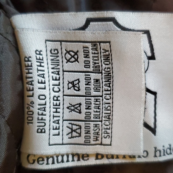 Braeval Buffalo hide vest - Picture 13 of 13